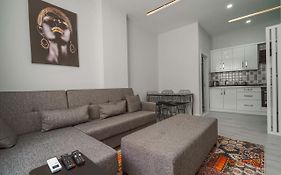 Charming And Central Flat Near Beach In Muratpasa