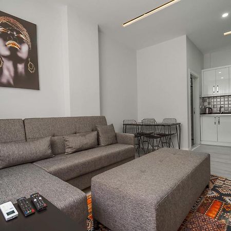 Апартаменты Charming And Central Flat Near Beach In Muratpasa Анталья Экстерьер фото