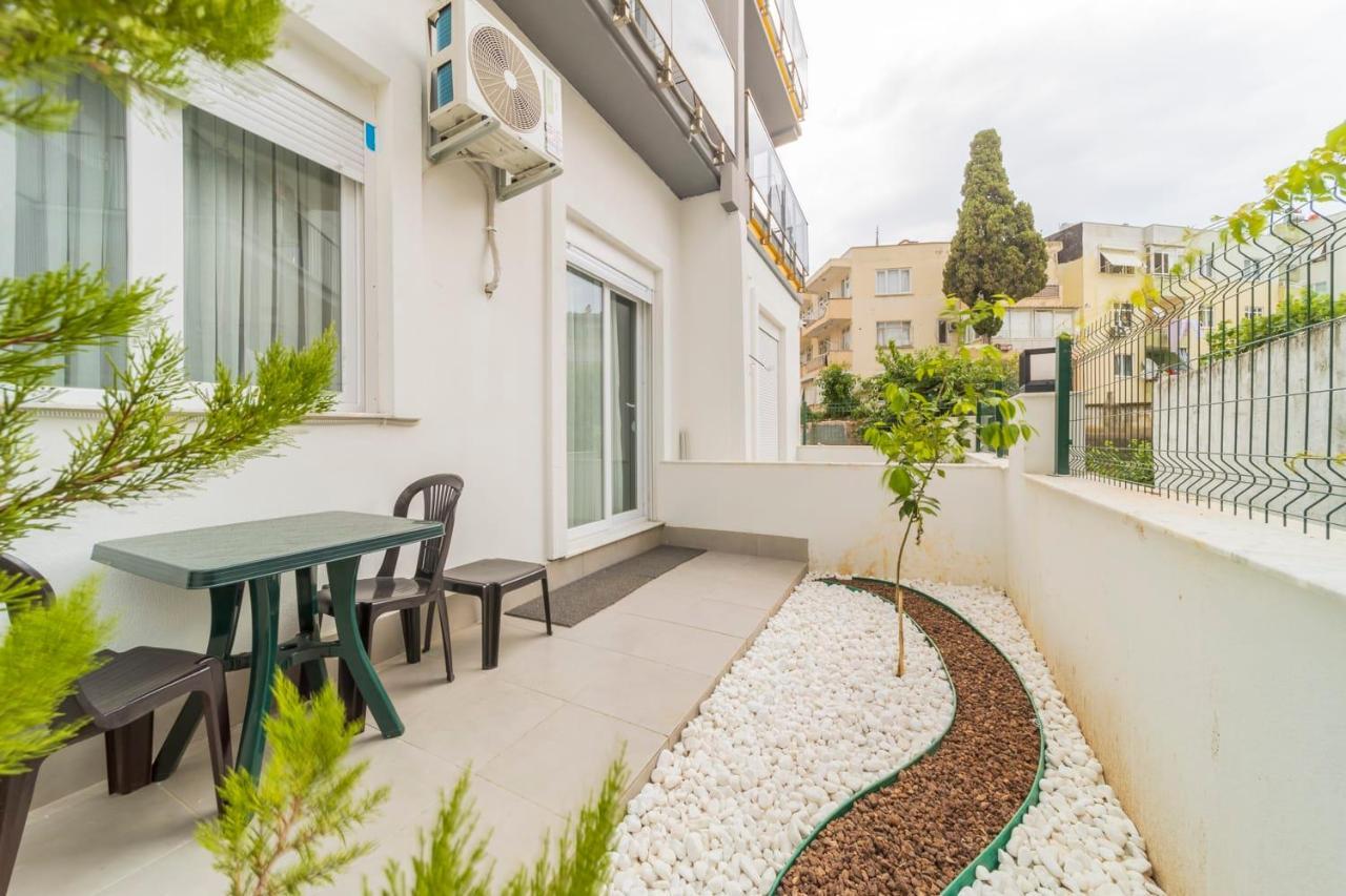 Апартаменты Charming And Central Flat Near Beach In Muratpasa Анталья Экстерьер фото