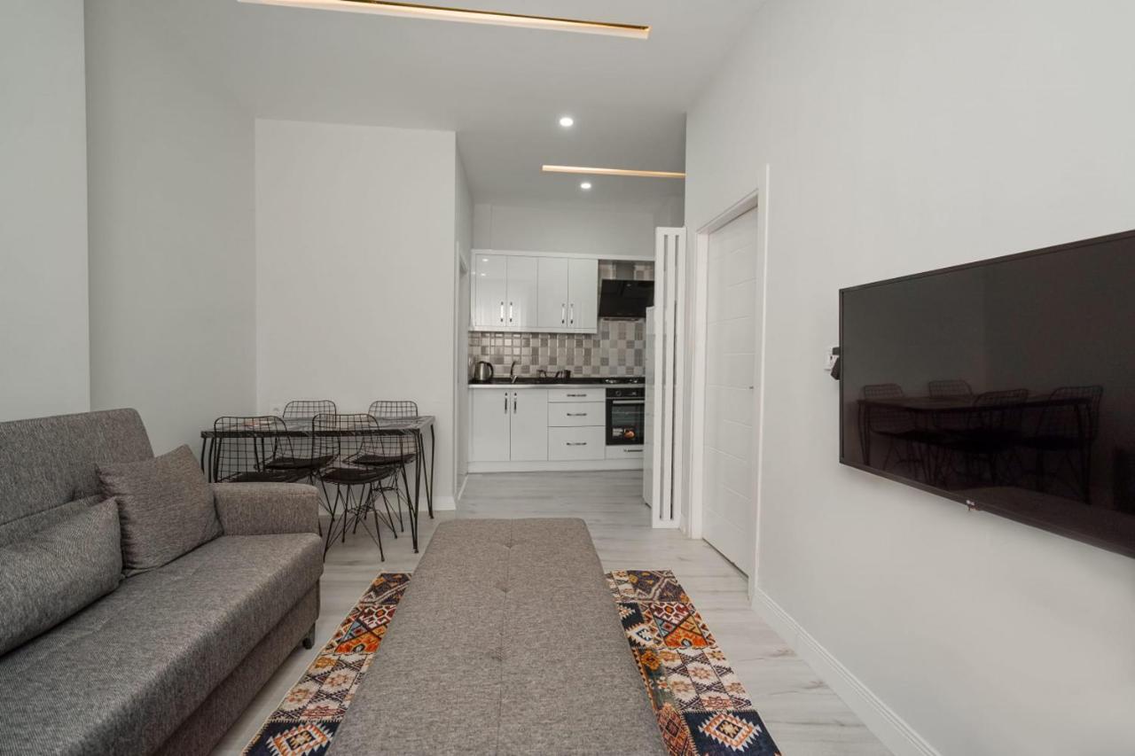 Апартаменты Charming And Central Flat Near Beach In Muratpasa Анталья Экстерьер фото