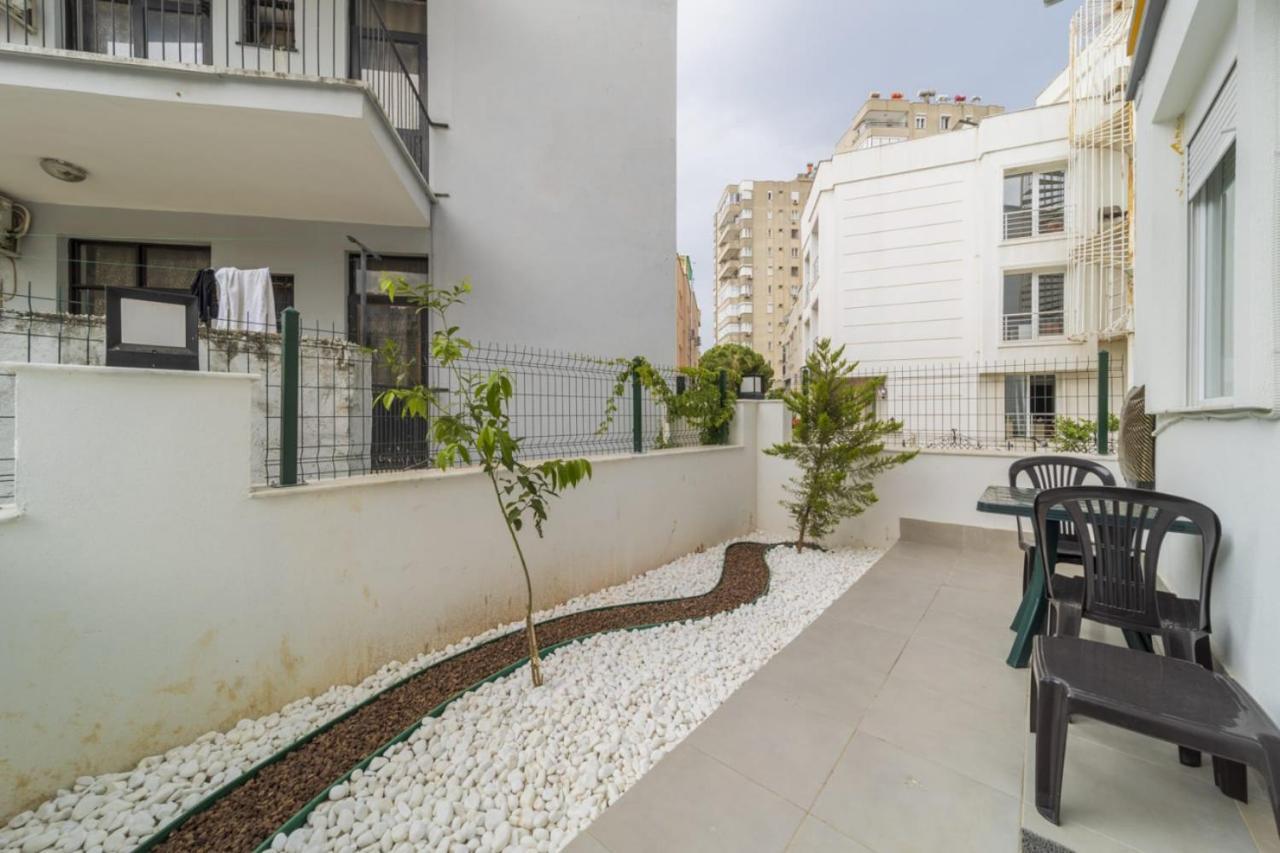 Апартаменты Charming And Central Flat Near Beach In Muratpasa Анталья Экстерьер фото