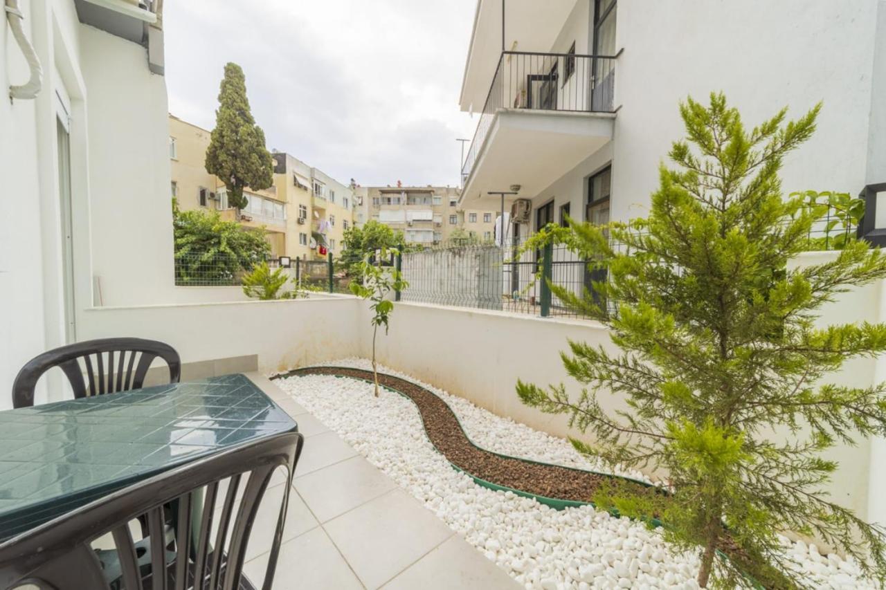 Апартаменты Charming And Central Flat Near Beach In Muratpasa Анталья Экстерьер фото